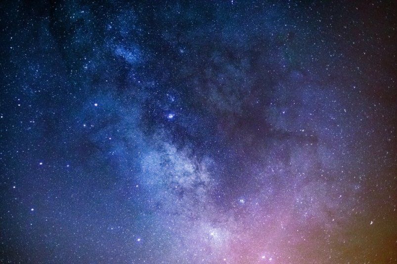 Гороскоп на 4 июня: у Близнецов время ярких эмоций, а у Дев - повышенной работоспособности