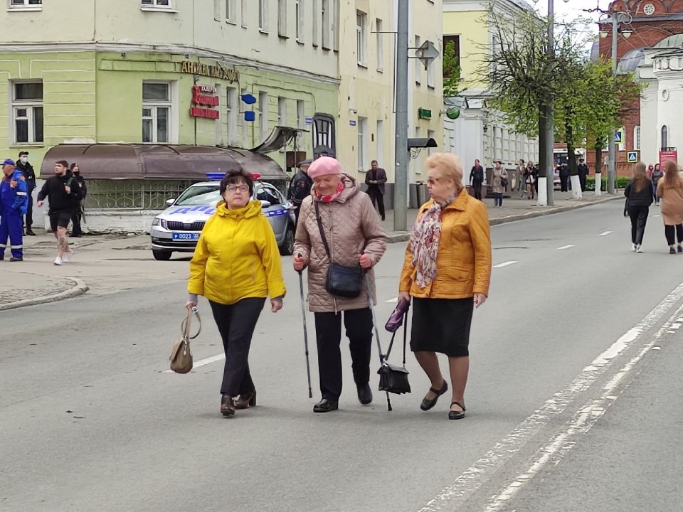 Указ принят: отныне российским пенсионерам нельзя платить за автобус, таблетки и ЖКХ