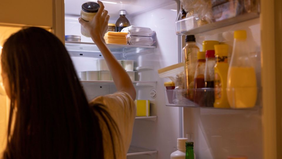 Вот что нельзя ставить на холодильник: ошибку совершает почти каждая хозяйка