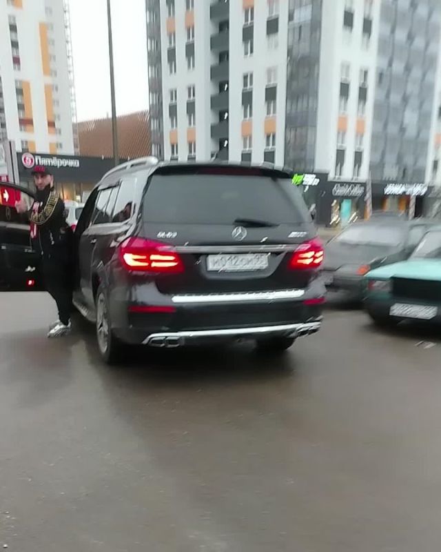    Mercedes       Veer Mall