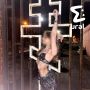 Полуголый фотосет на фоне православных крестов устроила девушка из Перми