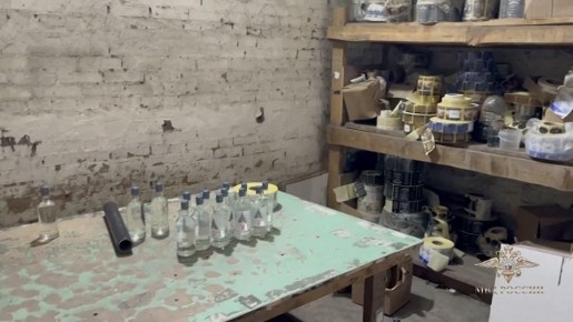 Сразу два крупных производства суррогатного алкоголя закрыли полицейские