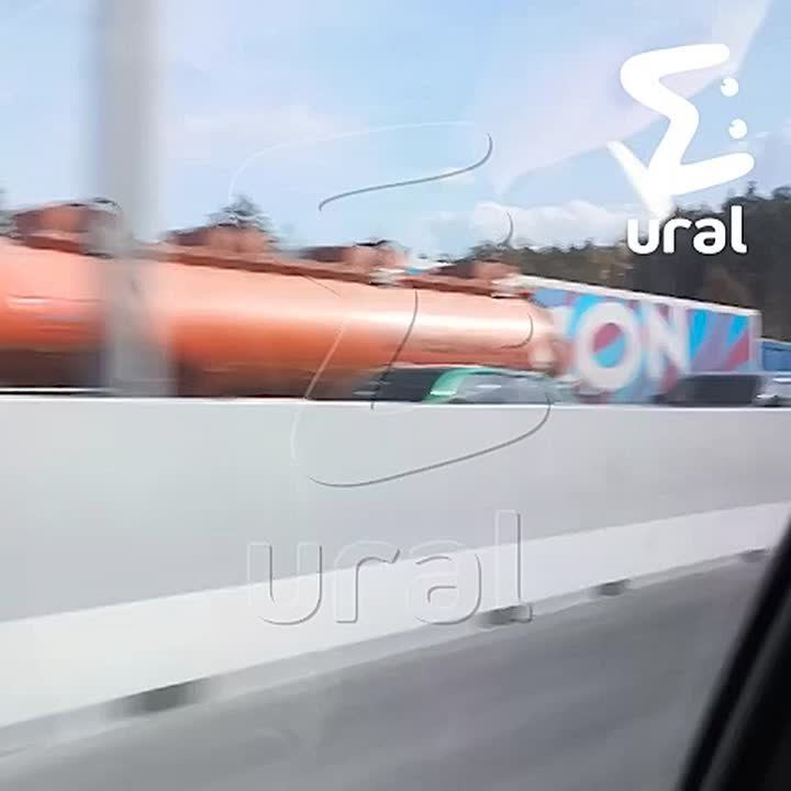 ,      :  4  