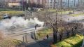 Легковушка вспыхнула на улице Уральской в Екатеринбурге