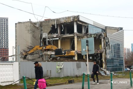 В Екатеринбурге начали сносить здание овощебазы №4