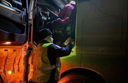 На трассе под Екатеринбургом автобус с детьми влетел в грузовик