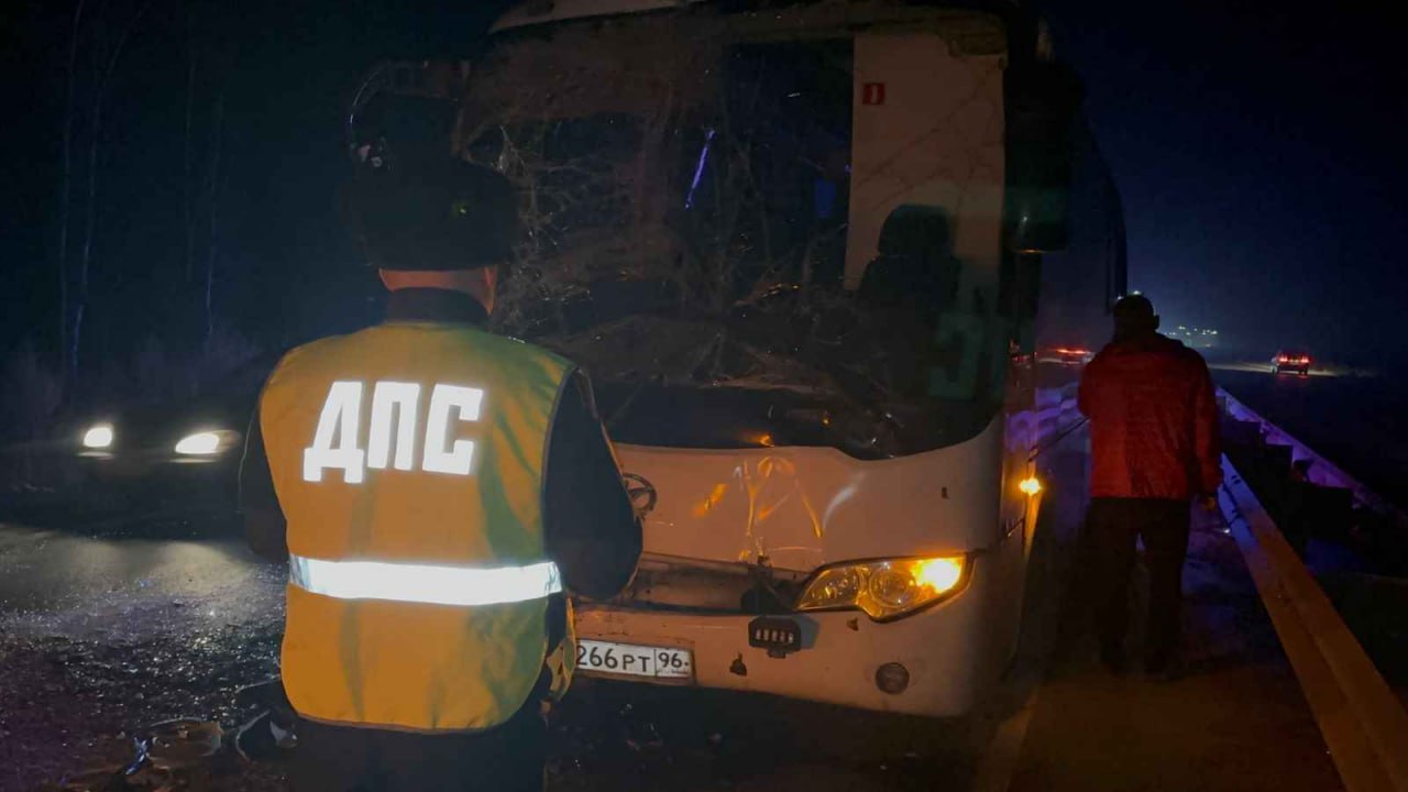 Автобус с детьми врезался в грузовик под Тугулымом