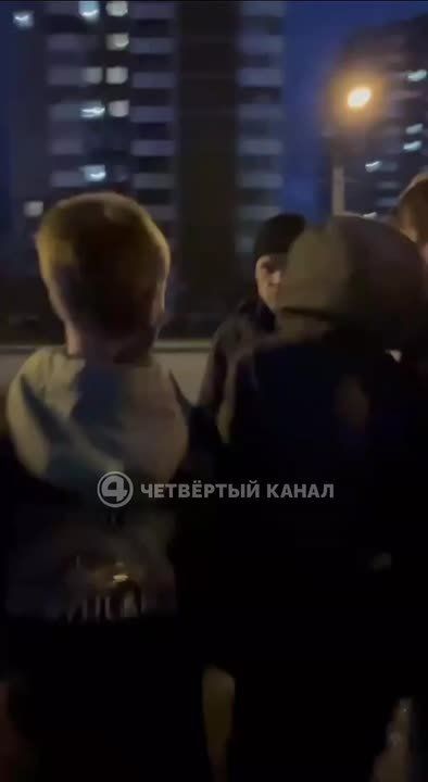 Школьники толпой избили мужчину