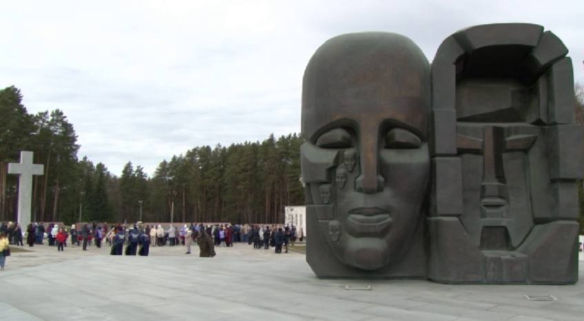 Память жертв политических репрессий почтили в Екатеринбурге