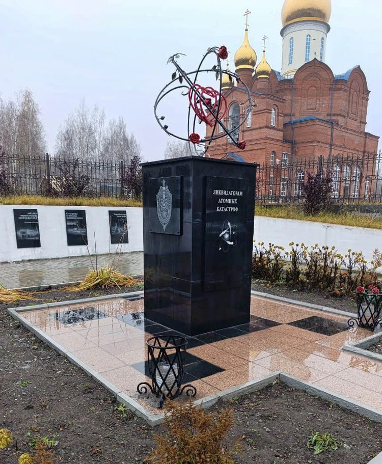 Качканарские горняки направил более 1,2 миллиона рублей на реконструкцию мемориалов памяти Качканарские горняки направил более 1,2 миллиона рублей на реконструкцию мемориалов памяти