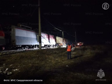 На станции Кушва в Свердловской области вечером 26 октября с путей сошел электровоз грузового поезда — движение восстановили в 23:34, пострадавших нет