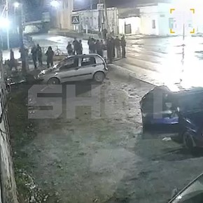 Парень с заведённой бензопилой набросился на толпу людей в Свердловской области