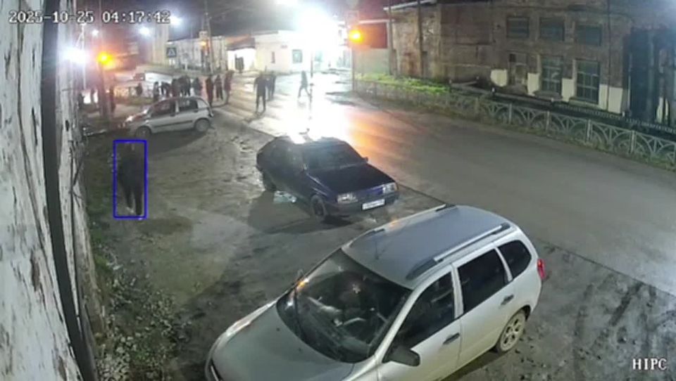 В Свердловской области мужчина напал на компанию молодёжи с заведённой бензопилой