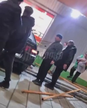 Водитель сбил трех детей и протаранил продуктовый магазин в Свердловской области — две девочки скончались на месте