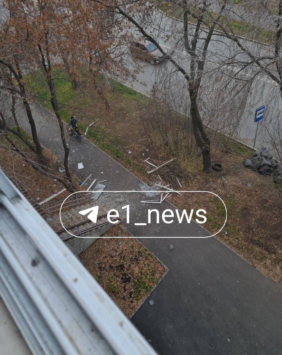 Сильный хлопок напугал екатеринбуржцев в многоквартирном доме на Елизаветинском шоссе