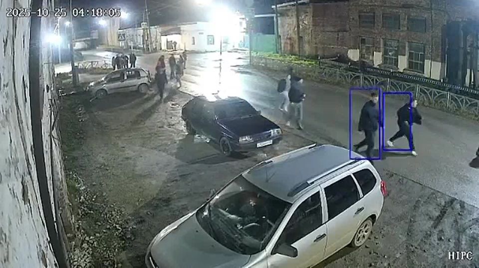 В поселке Арти мужчина напал на толпу с бензопилой