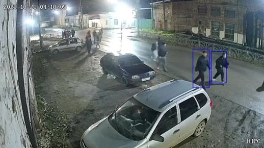 В поселке Арти (Свердловская область) мужчина с бензопилой накинулся на прохожих