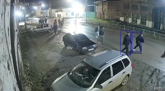 Псих с бензопилой кинулся на толпу людей в Свердловской области