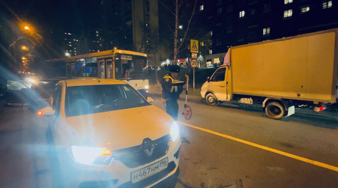 7-летний мальчик попал под колёса иномарки в Екатеринбурге