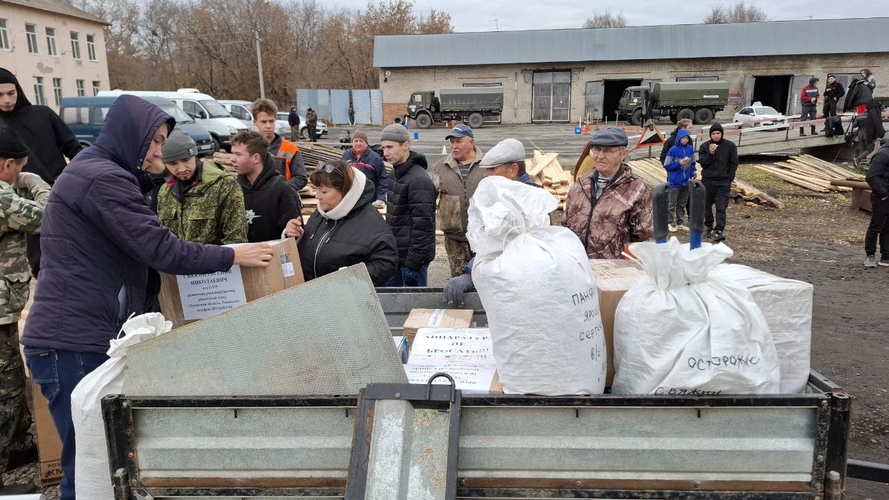 Уральцы отправили очередную партию гуманитарного груза весом почти 30 тонн участникам спецоперации Уральцы отправили очередную партию гуманитарного груза весом почти 30 тонн участникам спецоперации