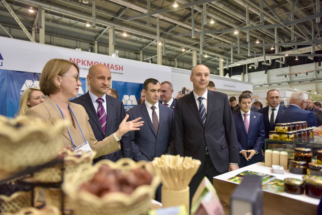 Гастрономический показ: Денис Паслер и Артём Жога открыли Межрегиональную агропромышленную выставку УрФО и выставку «Агропром Урал»