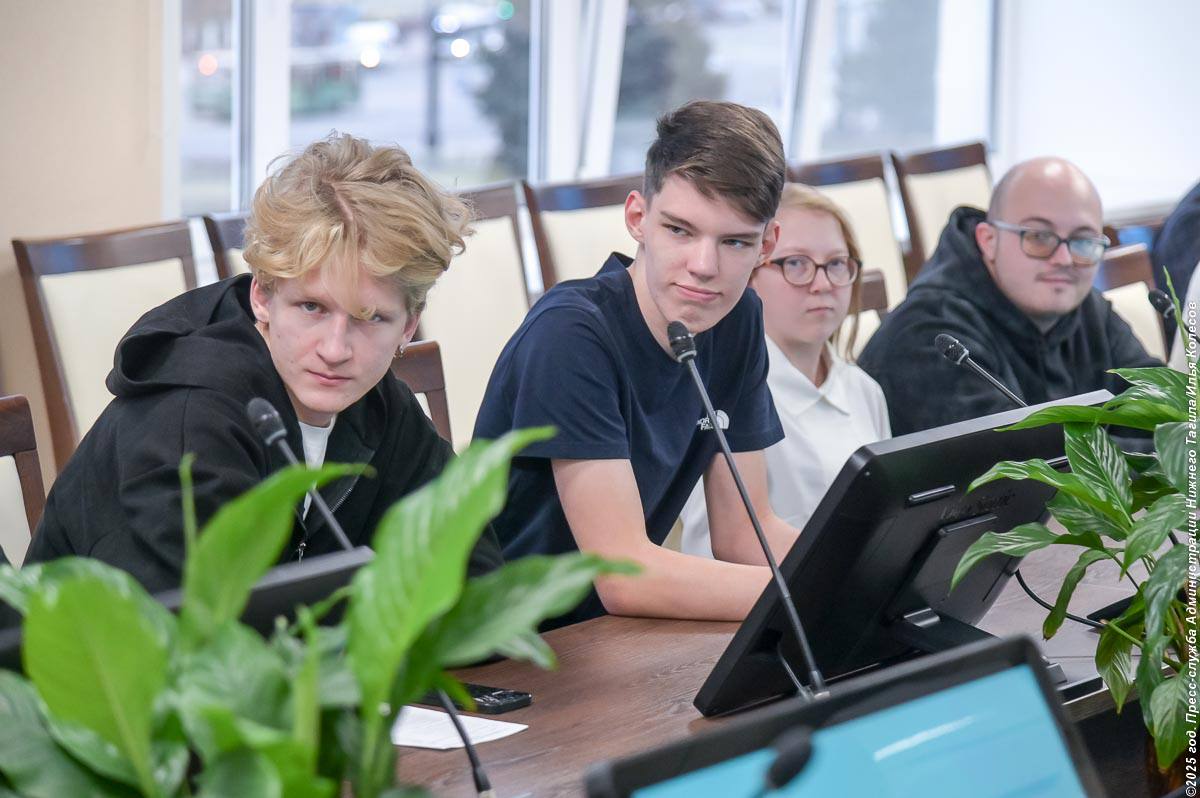 В рамках федерального проекта «ГосСтарт» глава города Владислав Пинаев вместе с председателем городской думы Вадимом Раудштейном и управляющим делами Марией Ивушкиной встретились с активной молодежью из городского... В рамках федерального проекта «ГосСтарт» глава города Владислав Пинаев вместе с председателем городской думы Вадимом Раудштейном и управляющим делами Марией Ивушкиной встретились с активной молодежью из городского...