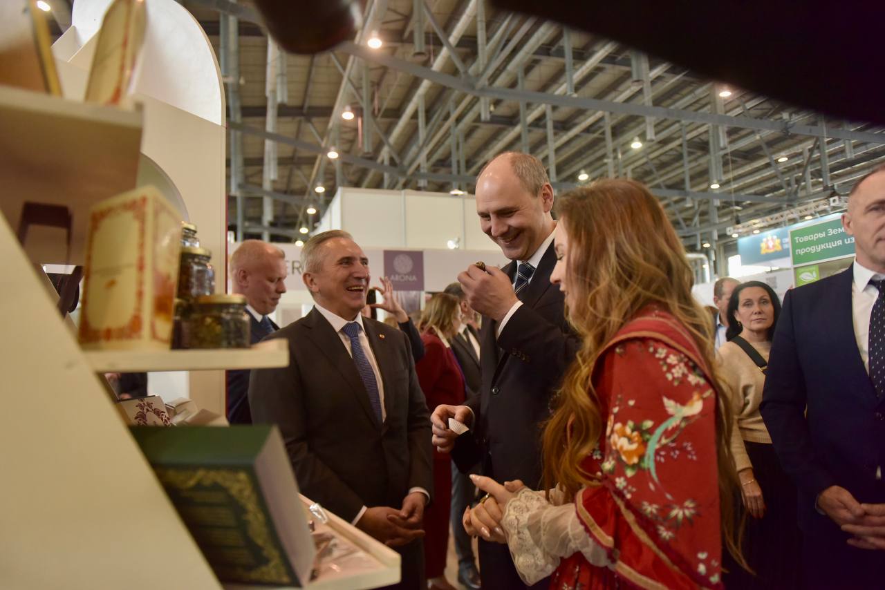 Гастрономический показ: Денис Паслер и Артём Жога открыли Межрегиональную агропромышленную выставку УрФО и выставку «Агропром Урал» Гастрономический показ: Денис Паслер и Артём Жога открыли Межрегиональную агропромышленную выставку УрФО и выставку «Агропром Урал»