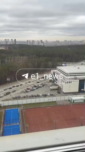 У Широкореченского кладбища собралась огромная пробка собралась