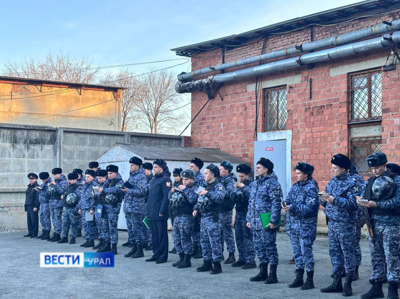 Они круглосуточно стоят на страже порядка Они круглосуточно стоят на страже порядка