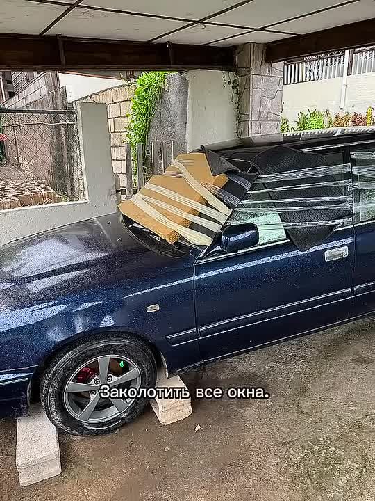 "Спасибо папе, научил выживать": русские на Ямайке пережили ураган "Мелисса", обложившись плитками и фанерой