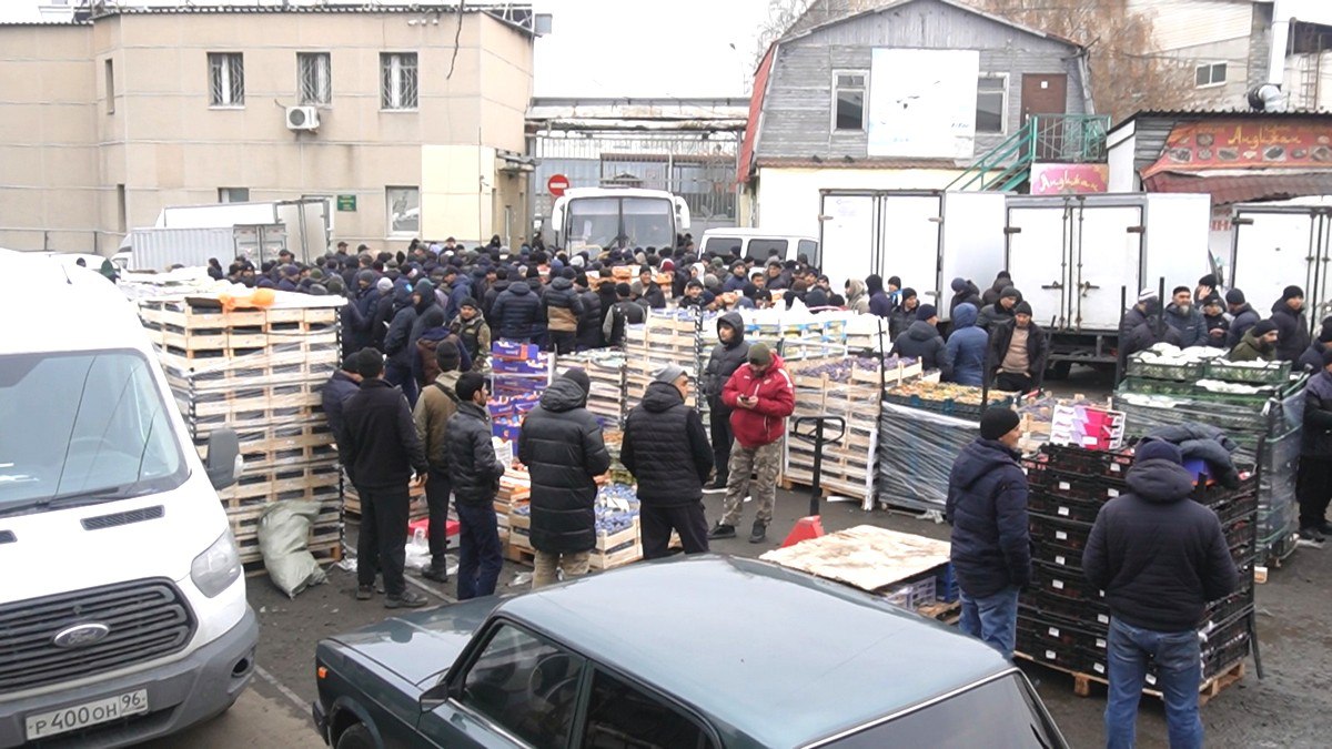 Овощебазу №4 в Екатеринбурге «зачистили» от нелегалов