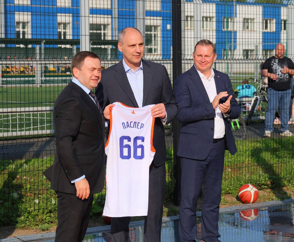 Владислав Пинаев: Поздравляю губернатора Свердловской области Дениса Владимировича Паслера с днём рождения!