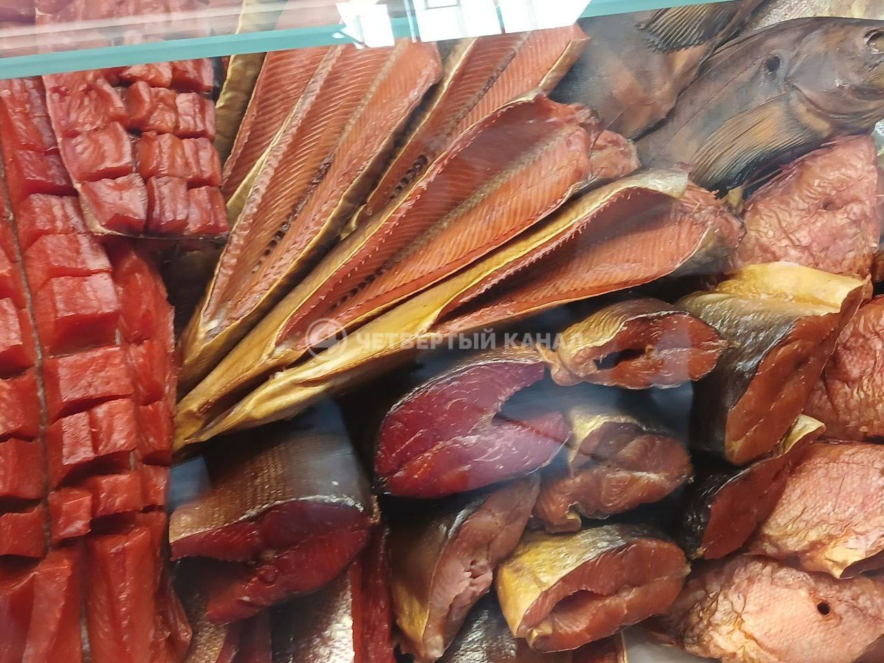 Уральский пармезан, колбасы и ирбитская молочка — такой "праздничный фуршет" устроили губернатору в его день рождения Уральский пармезан, колбасы и ирбитская молочка — такой "праздничный фуршет" устроили губернатору в его день рождения