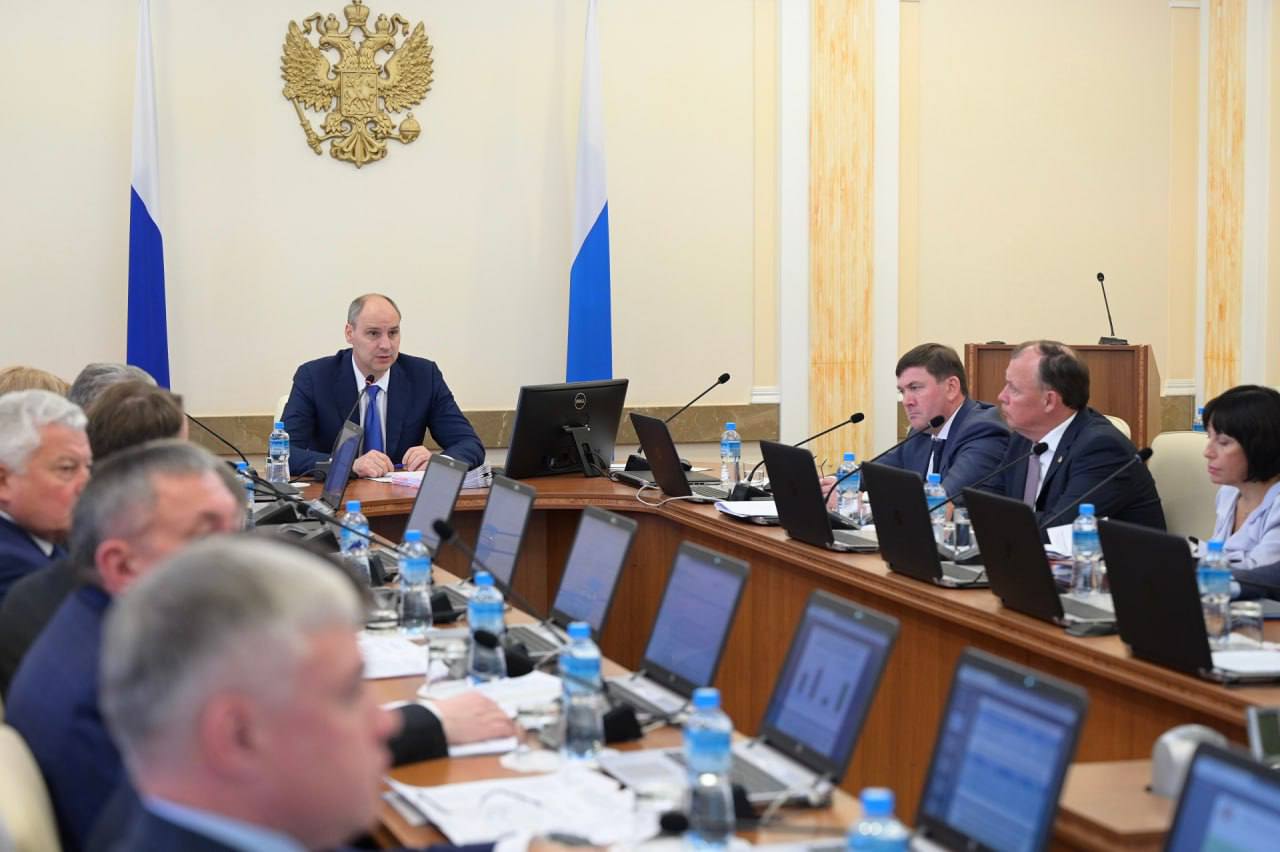 Проект бюджета Свердловской области на 2026 год рассмотрели на заседании правительства региона