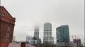 Сегодня в Екатеринбурге своя атмосфера — город накрыли туман и дождь