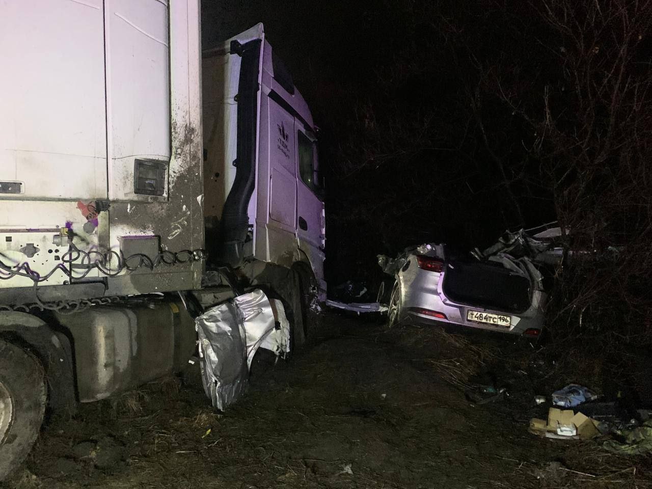 Супруги с ребенком погибли в массовом ДТП вблизи деревни Часовая