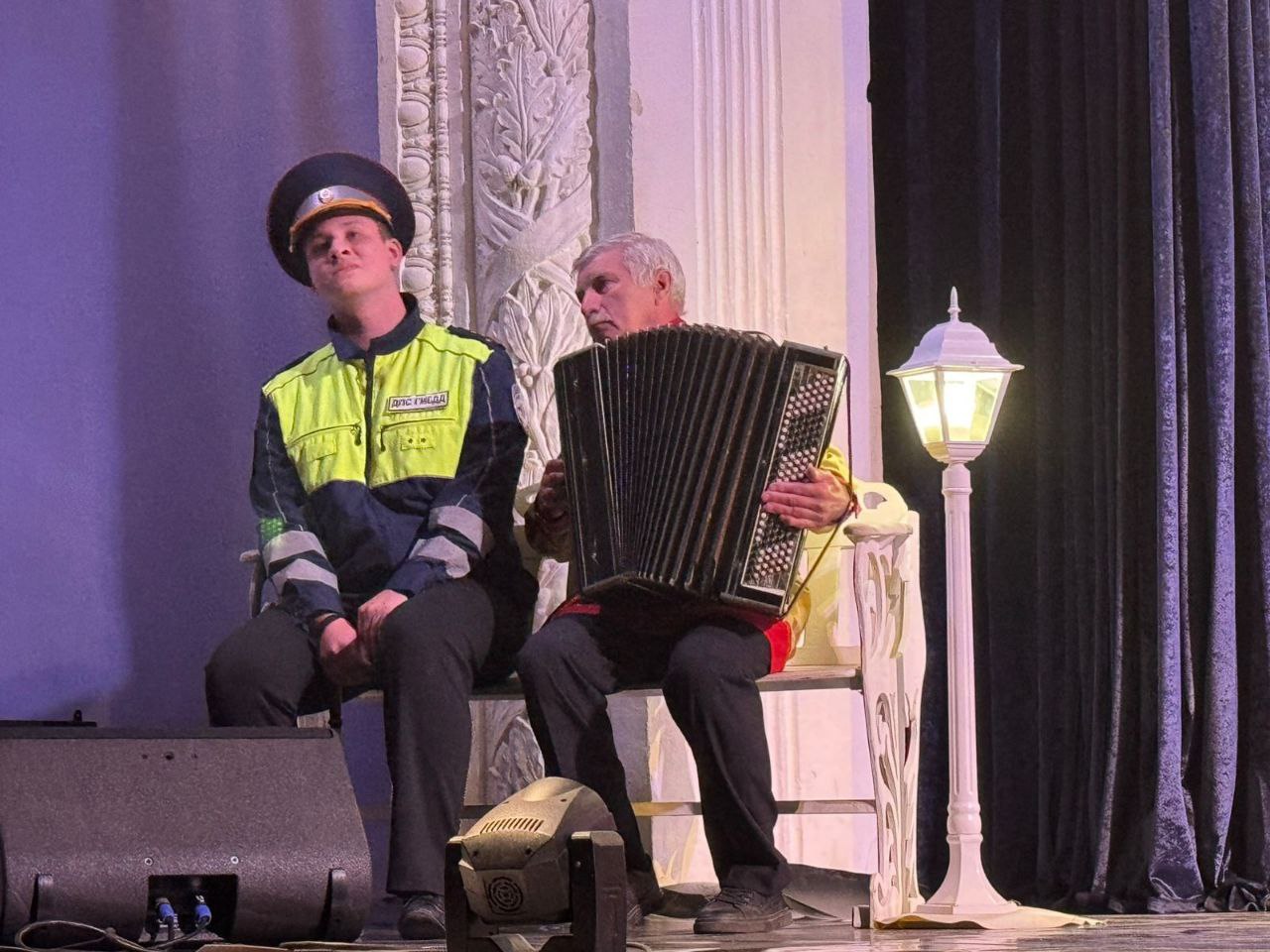 В Свердловской области творческий сезон начался с участием импровизированных автоинспекторов В Свердловской области творческий сезон начался с участием импровизированных автоинспекторов