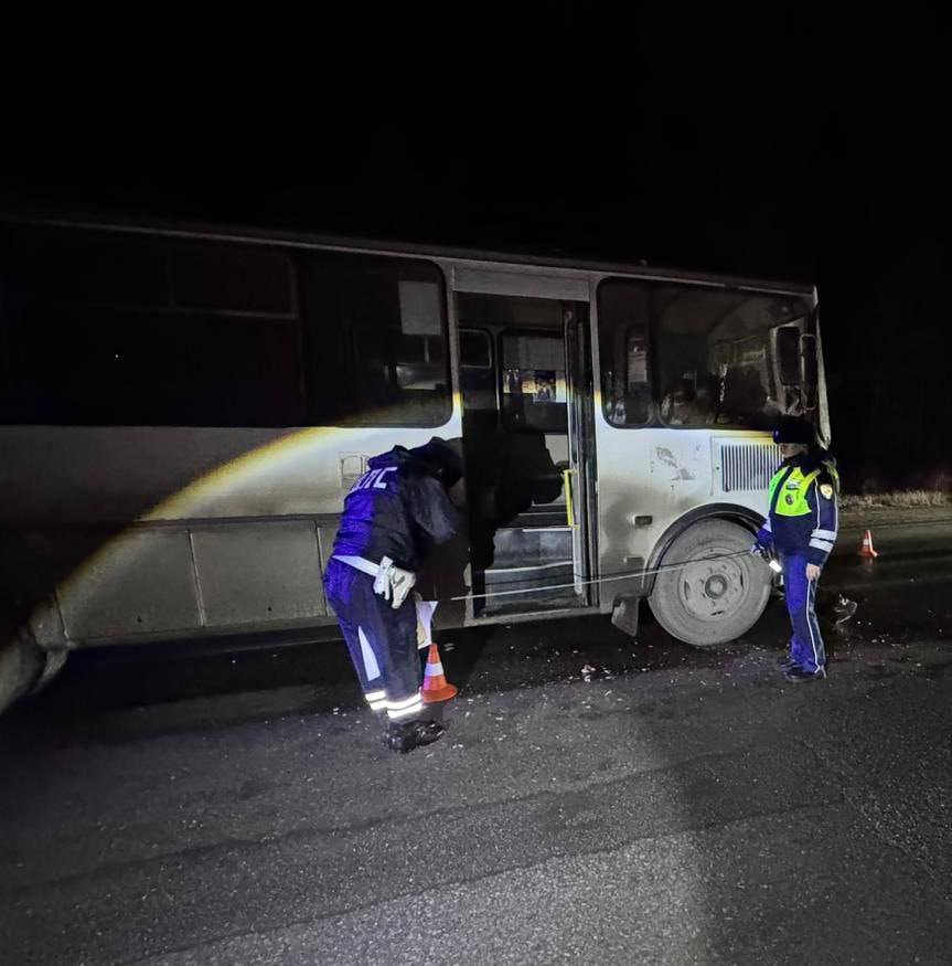 Пассажирский автобус столкнулся с грузовиком в Березовском Пассажирский автобус столкнулся с грузовиком в Березовском