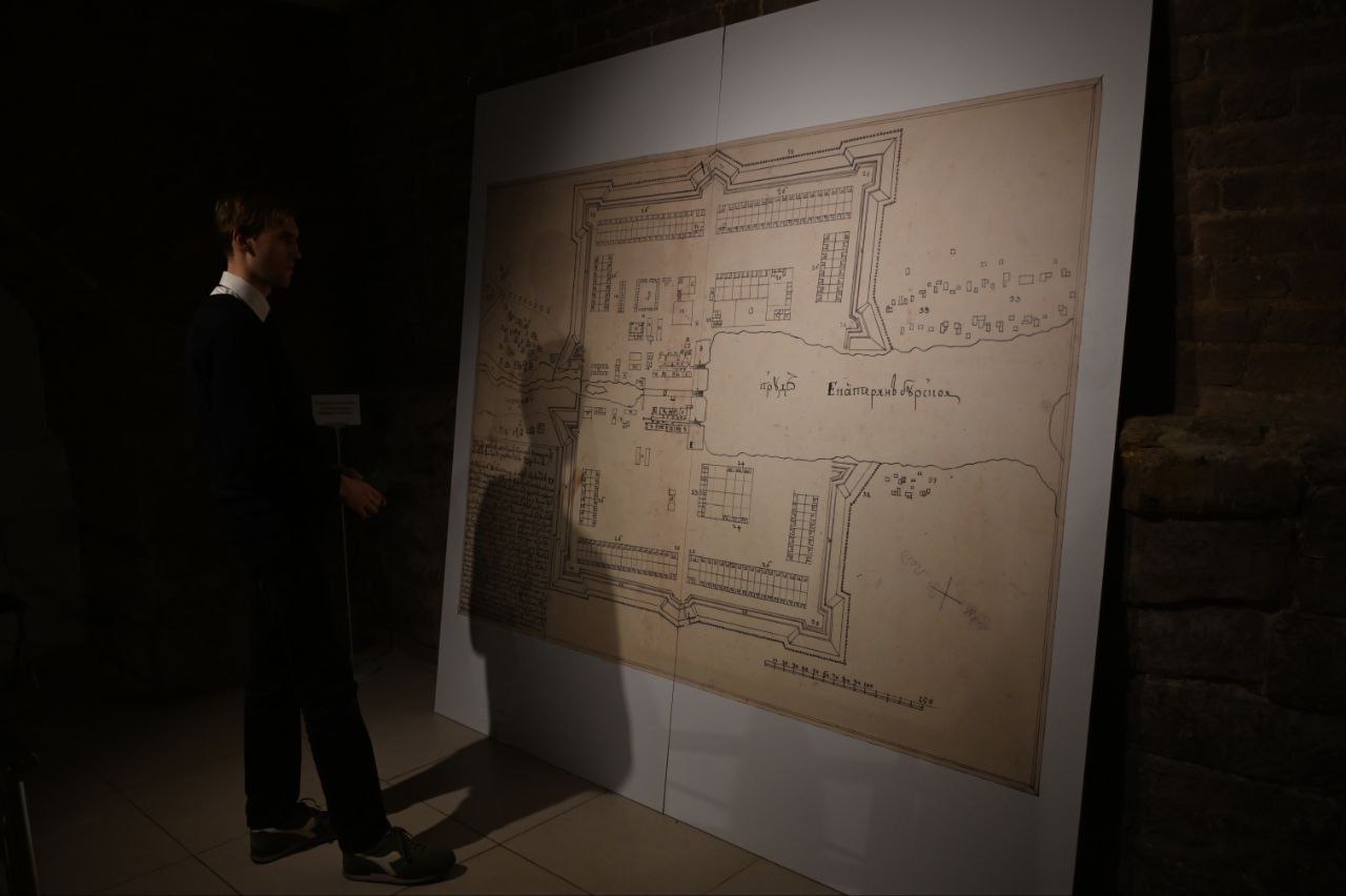 В Музее архитектуры и дизайна УрГАХУ открылась выставка архивных документов «Горнозаводской Урал. История становления» В Музее архитектуры и дизайна УрГАХУ открылась выставка архивных документов «Горнозаводской Урал. История становления»