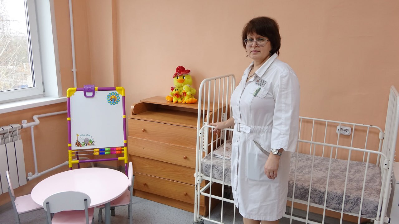 Больше света, тепла и уюта: в Детской городской больнице Каменска-Уральского после ремонта открылось педиатрическое отделение