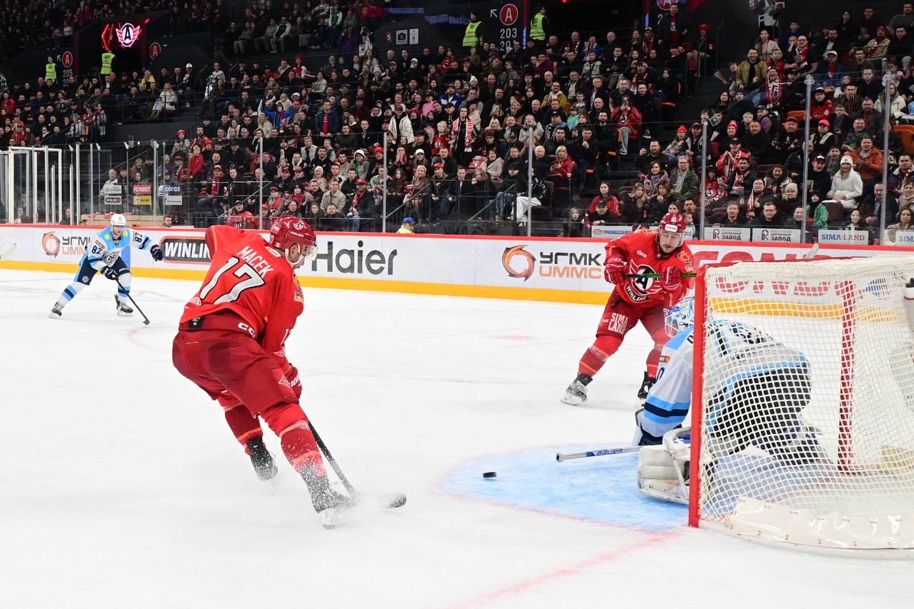 «Автомобилист» проехался по «Сибири»! «Шоферы» разгромили гостей из Новосибирска в Екатеринбурге - 7:1! «Автомобилист» проехался по «Сибири»! «Шоферы» разгромили гостей из Новосибирска в Екатеринбурге - 7:1!