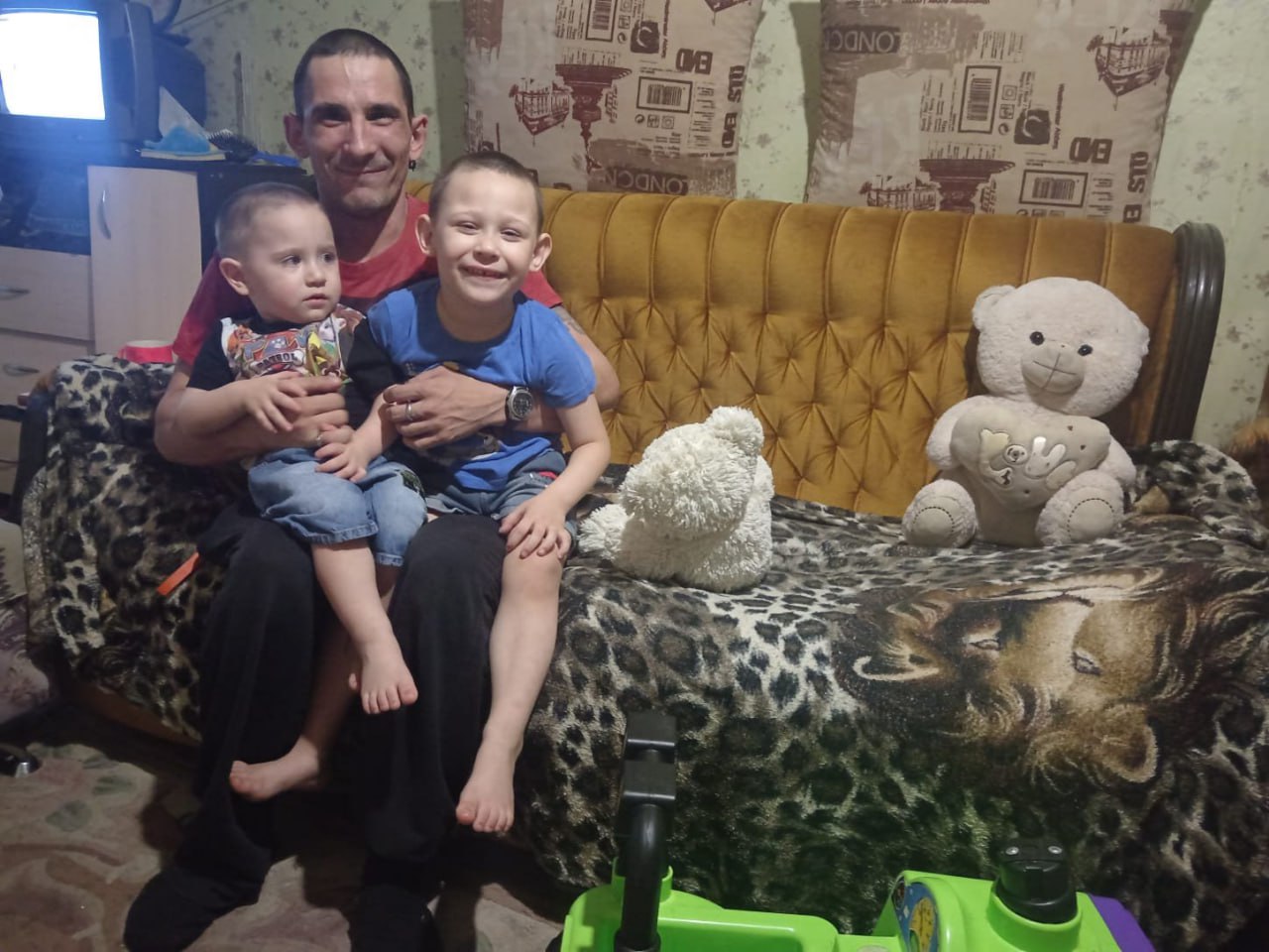 Сегодня в новом номере «Областной газеты» вышли тематические страницы, посвященный проекту по профилактике социального сиротства «Вызов»