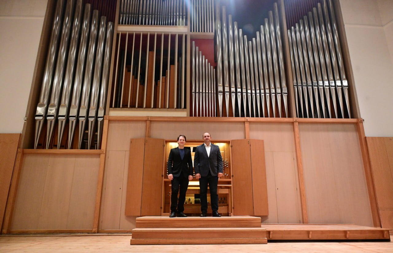 Перекинуть мостик в современную классику: в Свердловской филармонии появился главный приглашенный органист Перекинуть мостик в современную классику: в Свердловской филармонии появился главный приглашенный органист