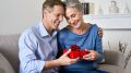 Вместо бесполезной открытки: вот что можно подарить мужу ко Дню всех влюбленных