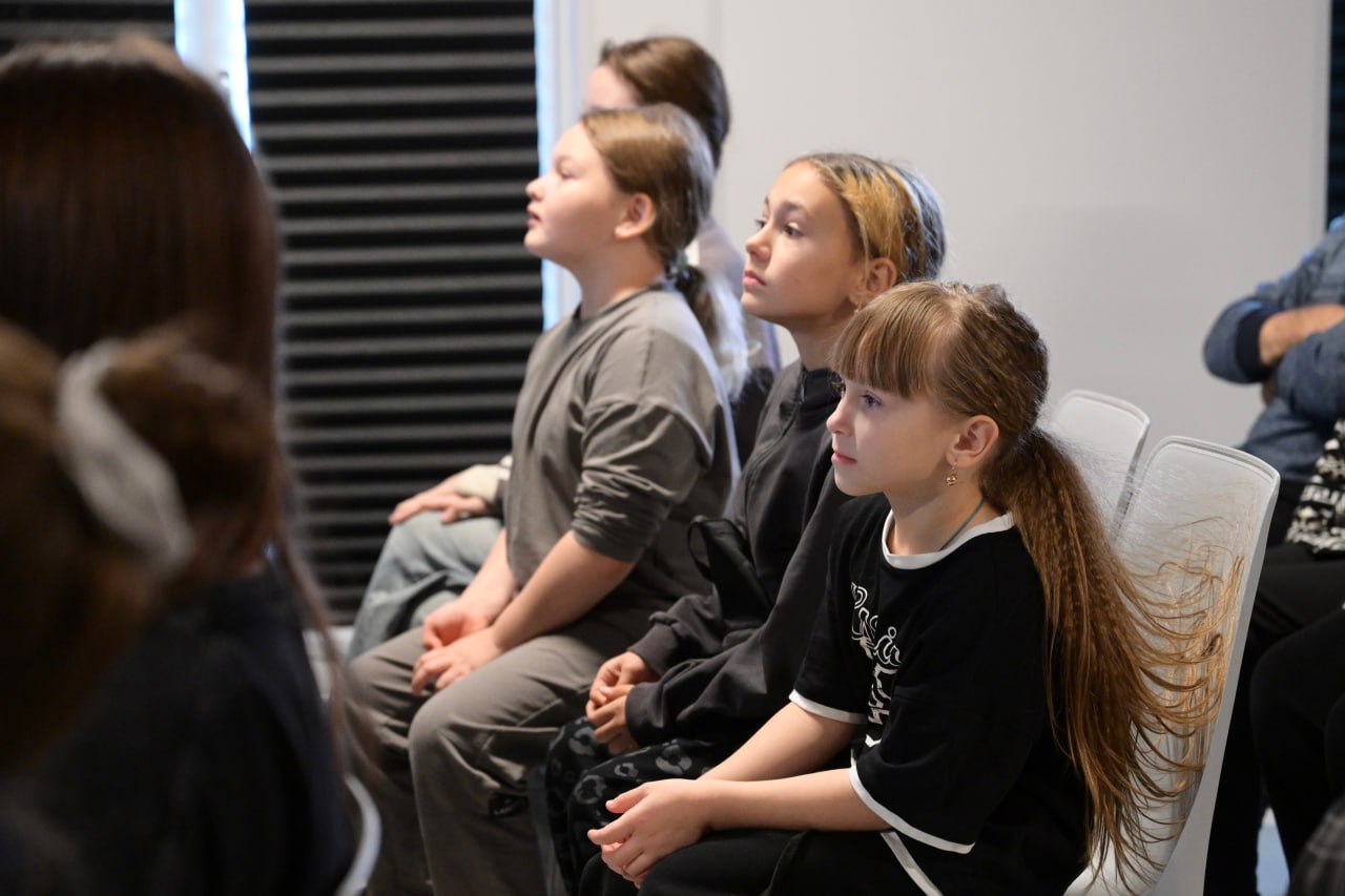 Денис Паслер открыл первый в Свердловской области модульный Дом культуры в сельской территории Денис Паслер открыл первый в Свердловской области модульный Дом культуры в сельской территории