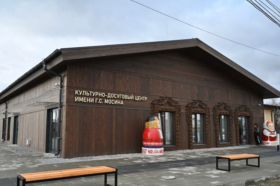 Денис Паслер открыл первый в Свердловской области модульный Дом культуры в сельской территории