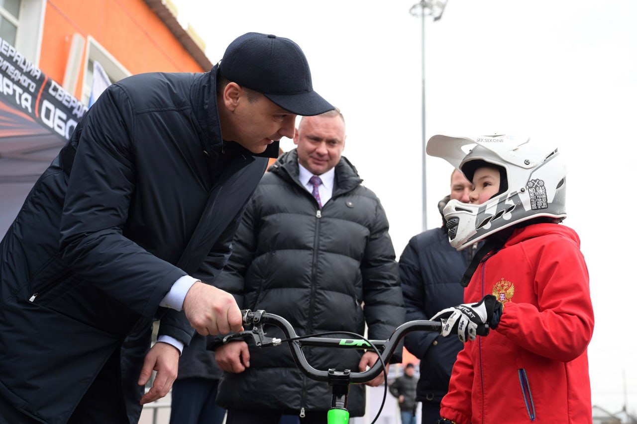 Денис Паслер открыл первый в Свердловской области модульный Дом культуры в сельской территории Денис Паслер открыл первый в Свердловской области модульный Дом культуры в сельской территории