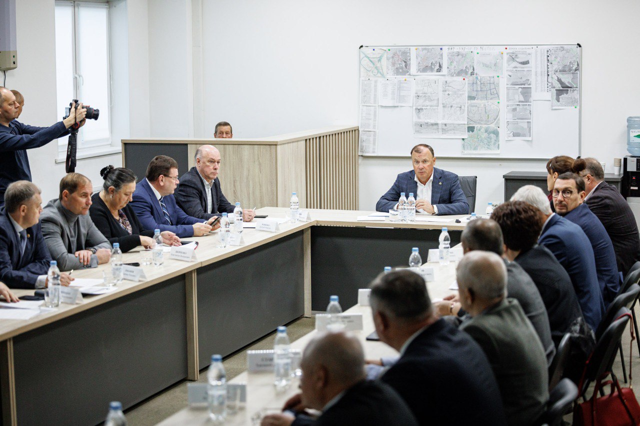 Алексей Орлов: Утром на площадке Чкаловского ДЭУ провёл выездное совещание Алексей Орлов: Утром на площадке Чкаловского ДЭУ провёл выездное совещание