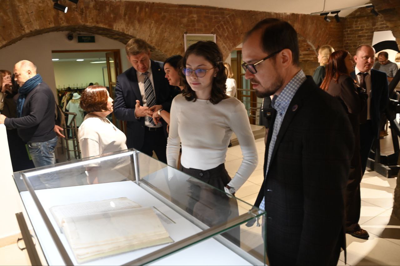 В Музее архитектуры и дизайна УрГАХУ открылась выставка архивных документов «Горнозаводской Урал. История становления» В Музее архитектуры и дизайна УрГАХУ открылась выставка архивных документов «Горнозаводской Урал. История становления»