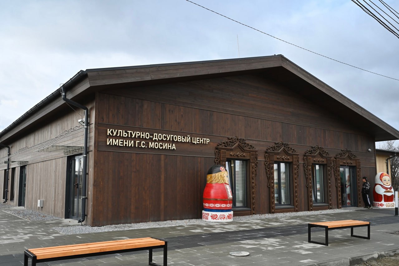 Денис Паслер открыл первый в Свердловской области модульный Дом культуры в сельской территории Денис Паслер открыл первый в Свердловской области модульный Дом культуры в сельской территории